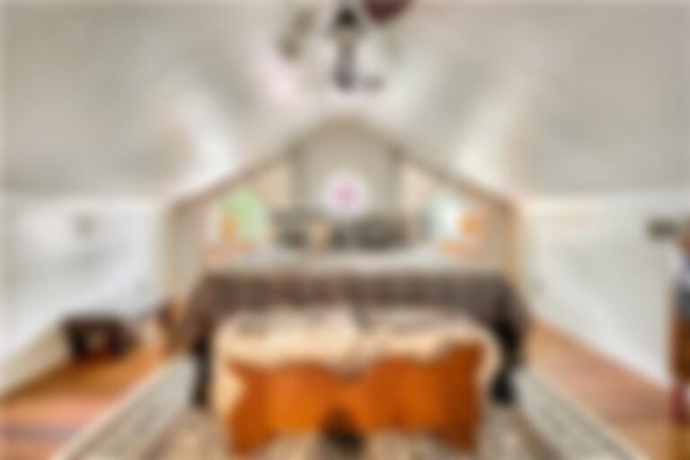 Upstairs master or guest suite.